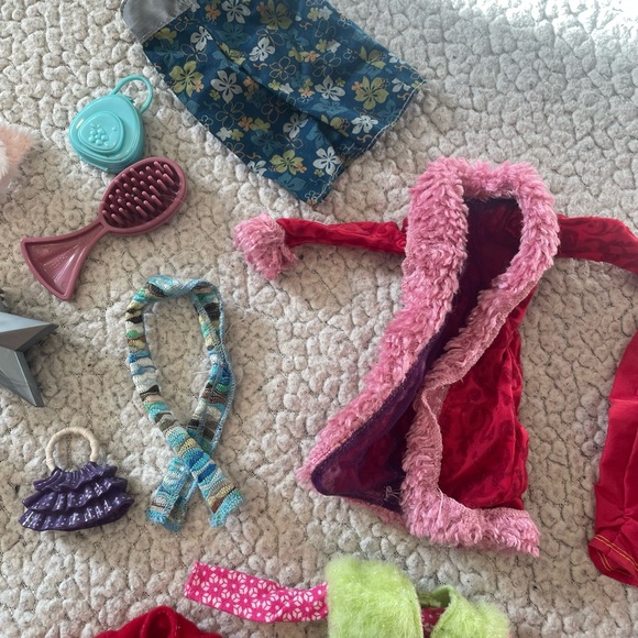 Bratz Clothing Lot - Picture 6 of 7